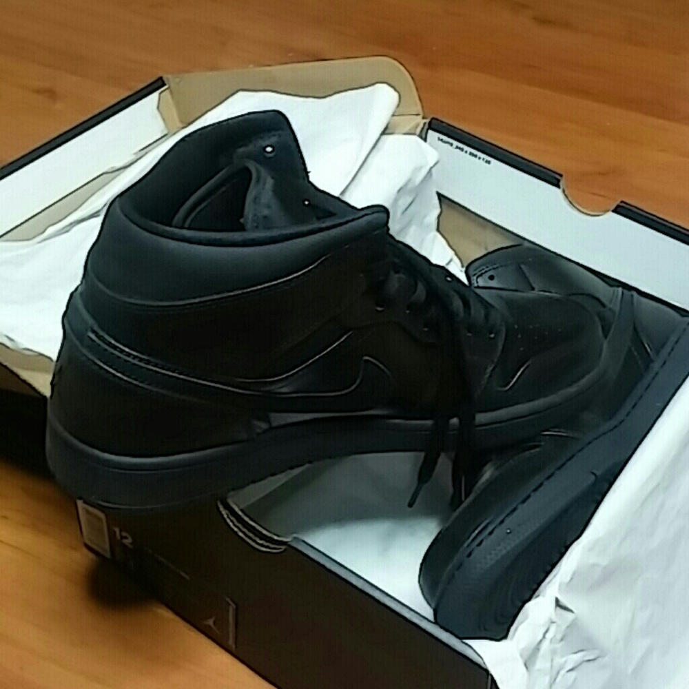 Air Jordan 1 MID